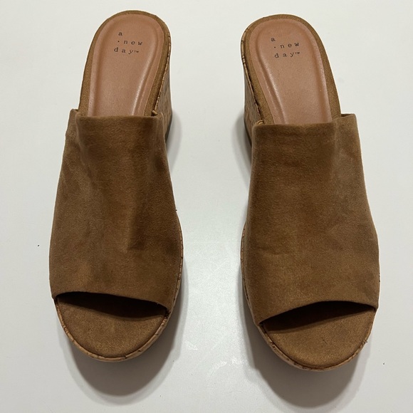 Suede Clogs - Picture 1 of 8